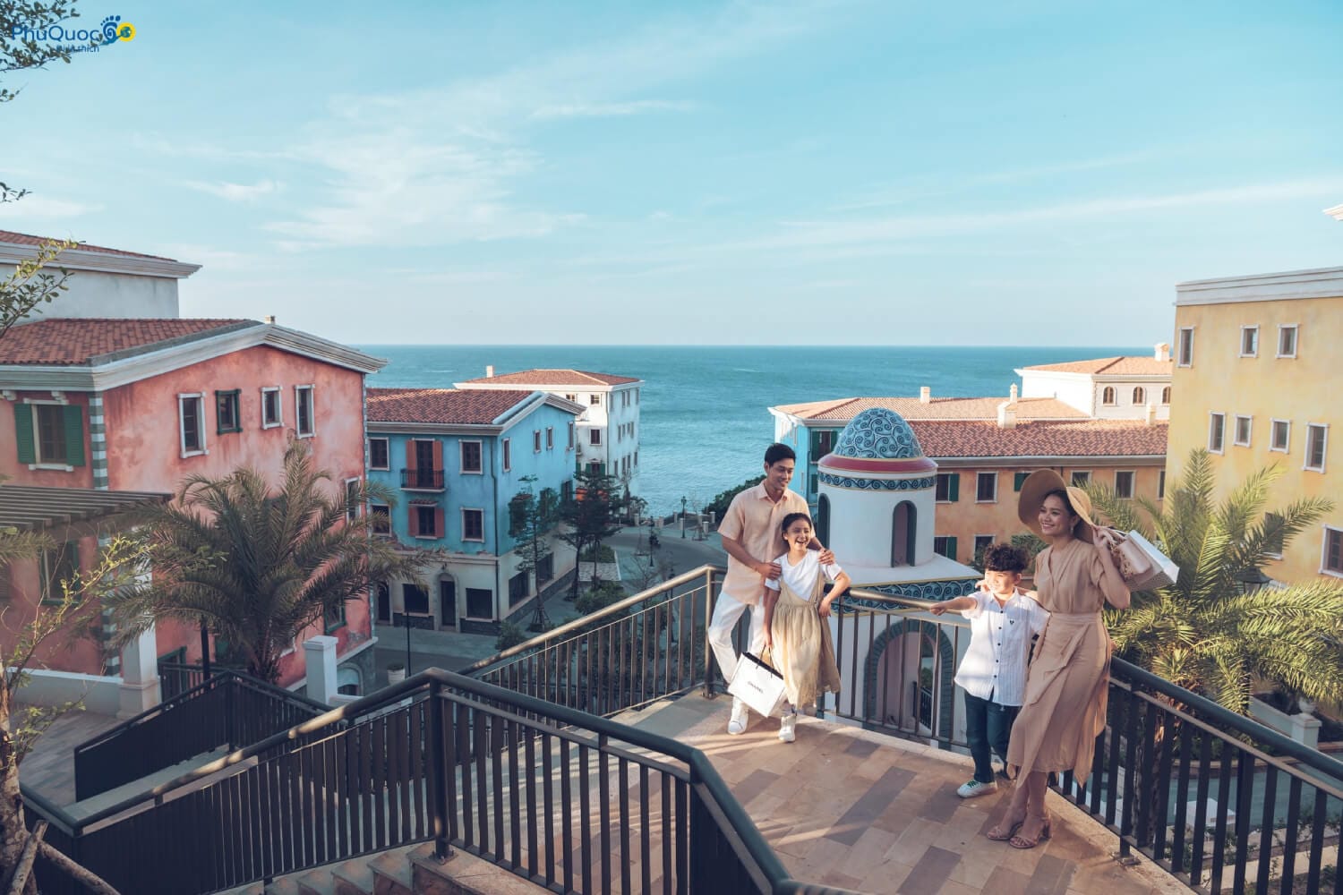 Du khách check-in những lối đi lãng mạn tại thị trấn Địa Trung Hải Phú Quốc