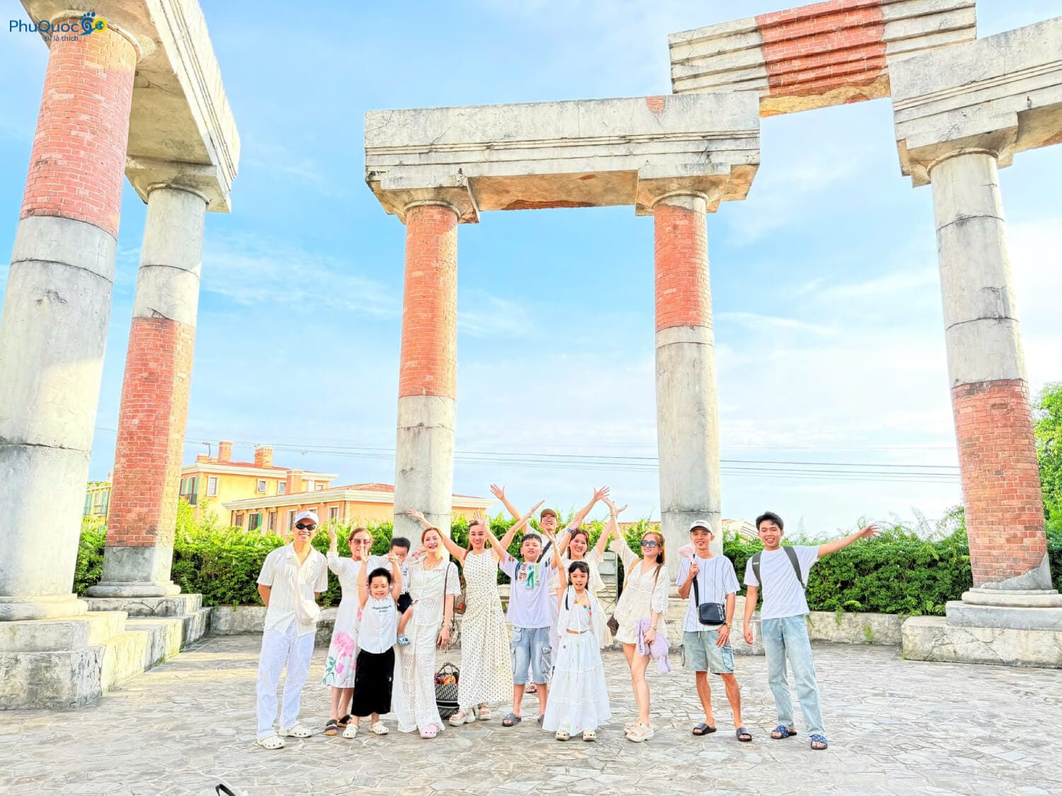 Khách check-in lưu niệm tại thị trấn Địa Trung Hải Phú Quốc