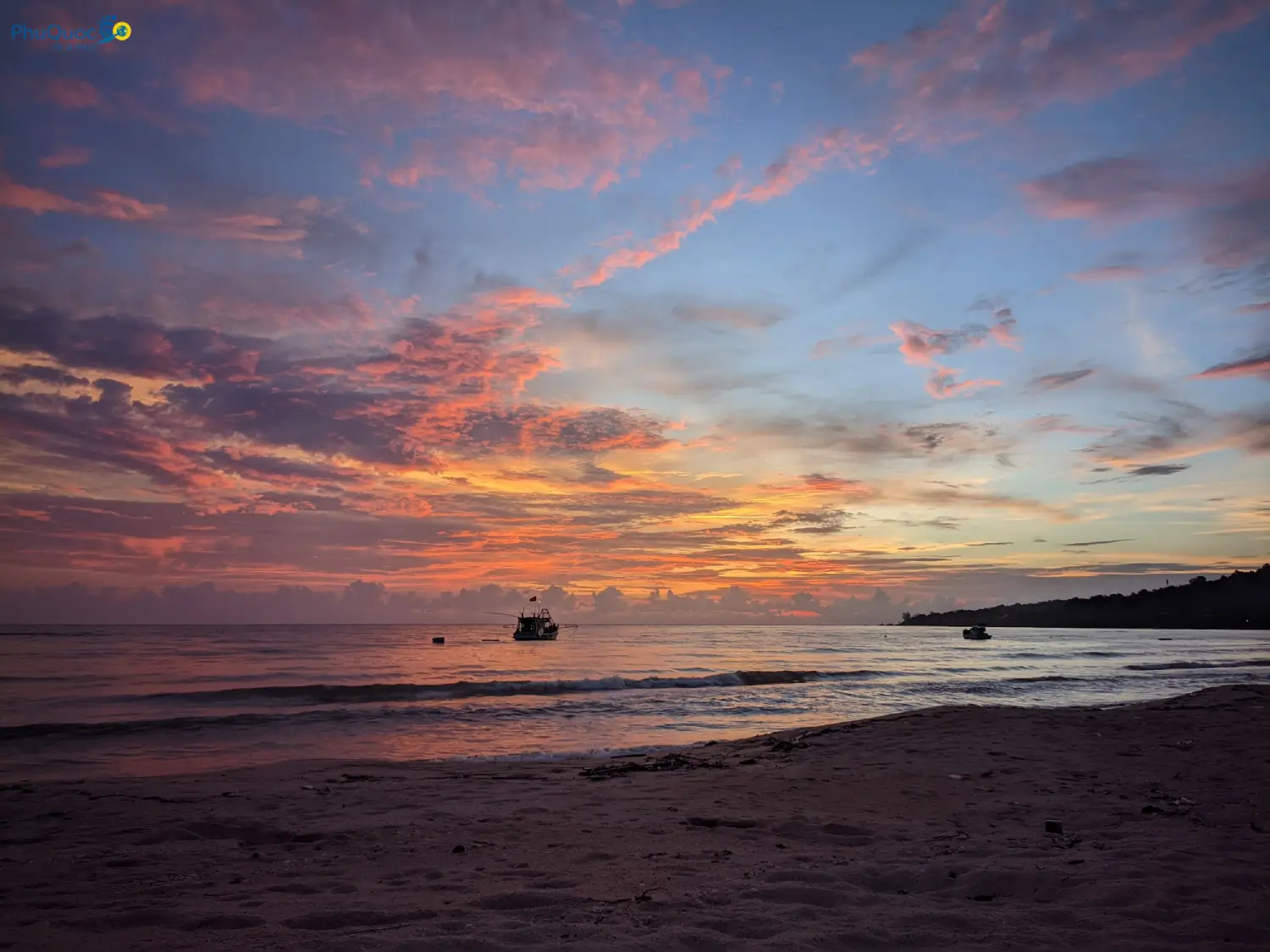 Watching sunset on Cua Can Beach Phu Quoc