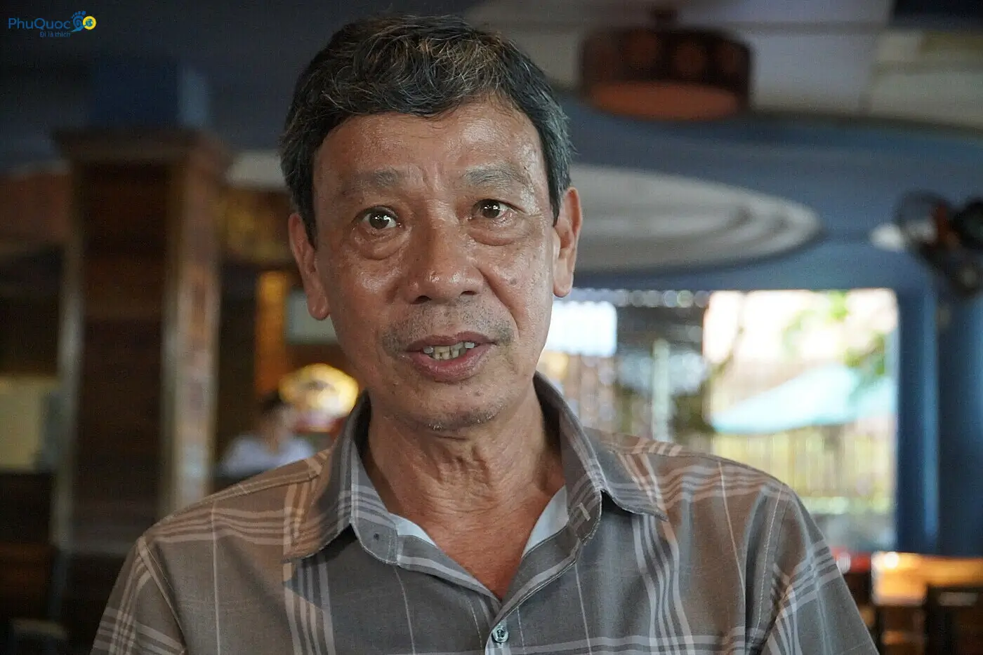 Mr Le Quoc Tuan owner of Phu Quoc Ridgeback Conservation Center caring for the dogs
