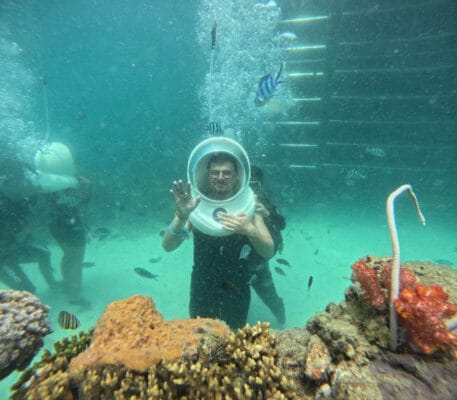 Hình ảnh thực tế đi tour 4 đảo đi bộ dưới biển của khách hàng Ethan Calloway