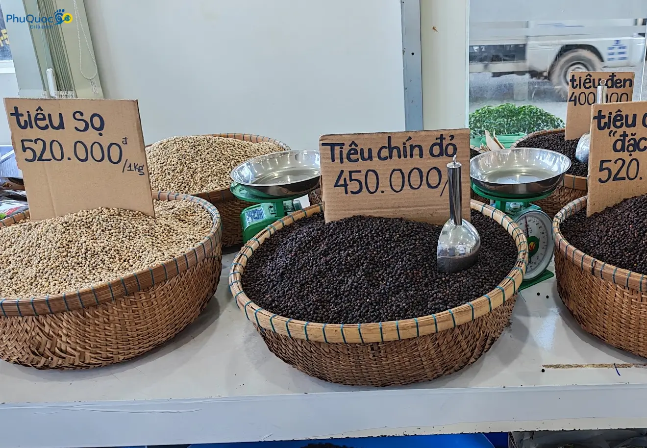 Ba dòng đặc sản gồm tiêu đen, tiêu đỏ hồng tiêu và tiêu sọ trắng Phú Quốc