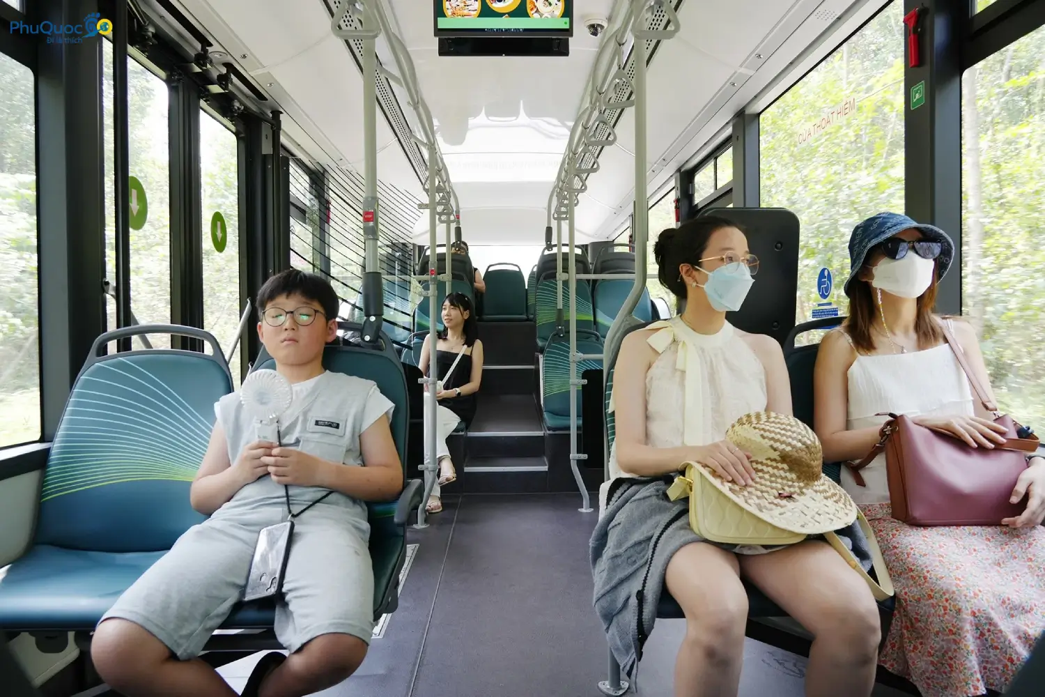 Không gian nội thất xe buýt điện VinBus Phú Quốc rộng rãi, mát mẻ và tiện nghi