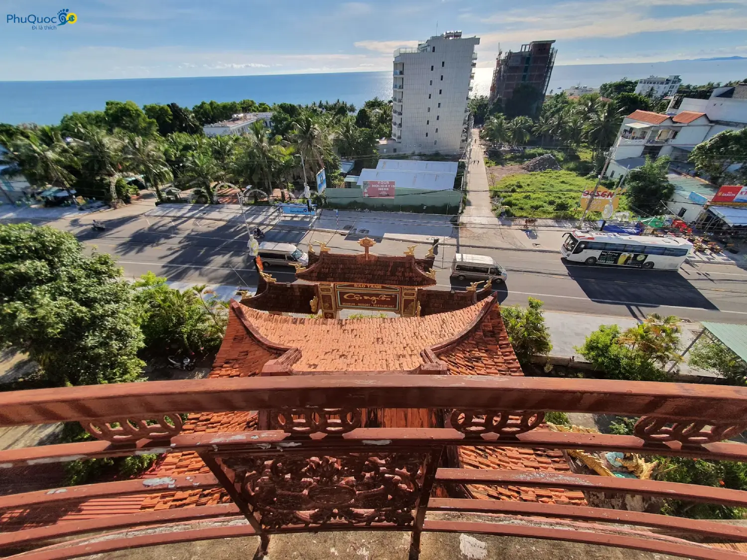 View ngắm biển Dương Đông từ tầng thượng Bảo tàng Cội Nguồn Phú Quốc