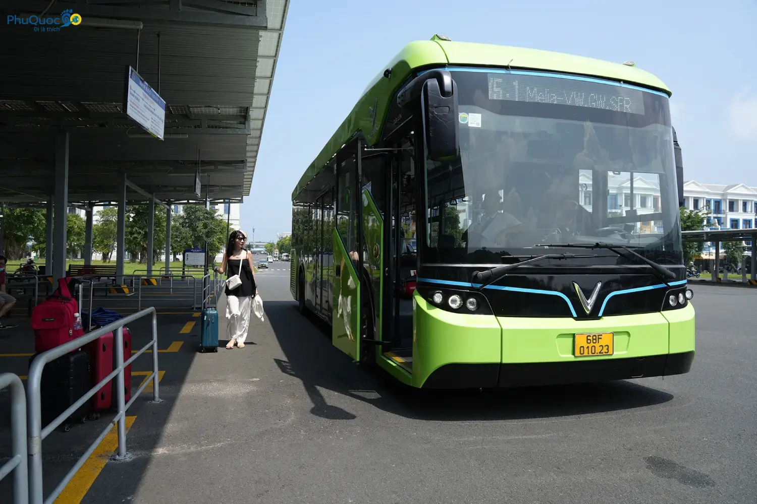 Xe bus VinBus dừng tại trạm Bãi đỗ 12 trung tâm Grand World Phú Quốc
