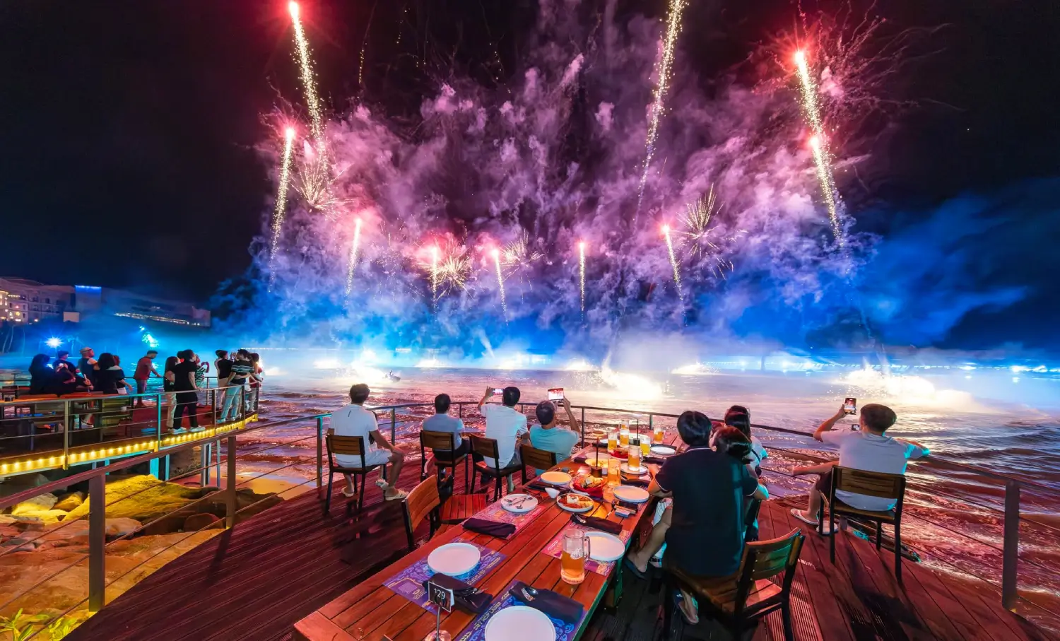 Combo Sun Bavaria và Symphony of the Sea Phú Quốc – Thưởng thức buffet tối ngắm pháo hoa rực rỡ