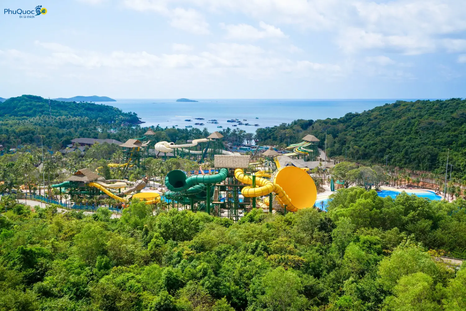 Toàn cảnh công viên nước Aquatopia Water Park Hòn Thơm Phú Quốc nhìn từ trên cao