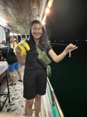 고객 Nguyễn Thị Liễu님이 푸꾸옥 오징어 낚시 투어에 참여한 실제 사진