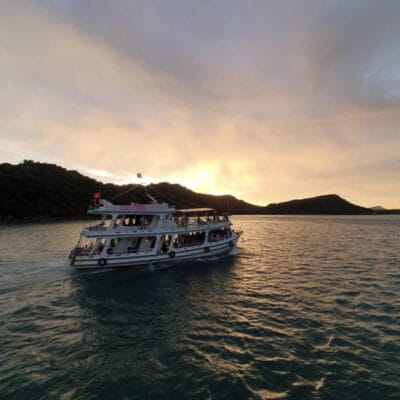 Real photos of customer McCarthy Jennifer joining Phu Quoc squid fishing tour