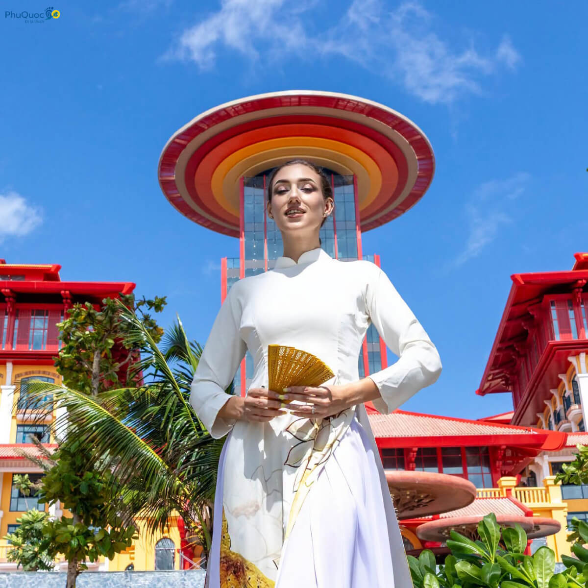 Kiến trúc khối tháp Nam Phương Palace lấy cảm hứng từ chiếc khăn vành dây Nam Phương Hoàng hậu